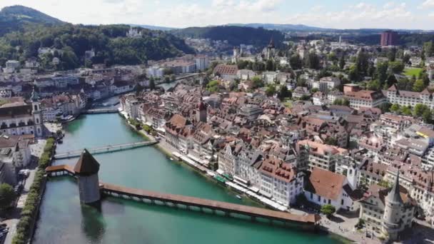 스위스의 루체른의 역사적 지역을 둘러보는 놀라운 — 비디오