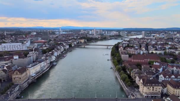 Ren Nehri Basel Sviçre Şehrinde Akşamları Hava Görüntüsü Seyahat Görüntüleri — Stok video