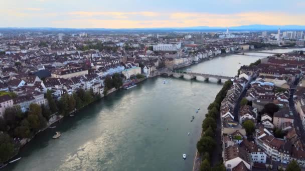 Πόλη Της Βασιλείας Στην Ελβετία Και Τον Ποταμό Ρήνο Εναέρια — Αρχείο Βίντεο