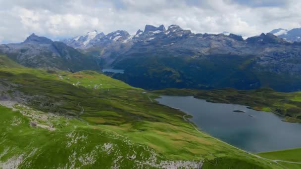 Melchsee Frutt的瑞士阿尔卑斯山 旅行录像 — 图库视频影像