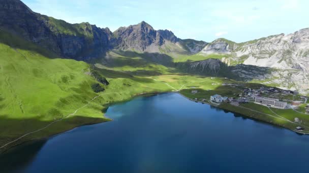 Populaire Vakantiebestemming Zwitserse Alpen Wijk Melchsee Frutt Zwitserland Luchtfoto Reisbeelden — Stockvideo