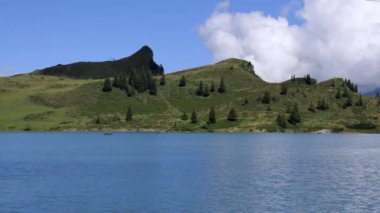 İsviçre 'deki Mountain Lake Truebsee - seyahat görüntüleri