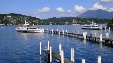 İsviçre 'deki Lucerne Gölü ayrıca Vierwaldstaetter olarak da bilinir. İsviçre' de bakın.