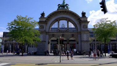 Lucerne İsviçre Merkez İstasyonu - LUCERNE, SWitzERLAND - 15 Ağustos 2020