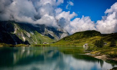 İnanılmaz İsviçre - Mountain Lake Truebsee - seyahat fotoğrafçılığı