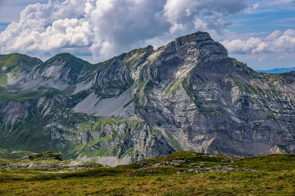 Melchsee Frutt 'taki İsviçre Alpleri - seyahat fotoğrafçılığı
