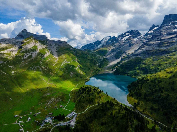 Nádherné Horské Jezero Švýcarských Alpách Letecká Fotografie — Stock fotografie