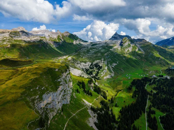 Υπέροχη Λίμνη Του Βουνού Στις Ελβετικές Άλπεις Αεροφωτογραφία — Φωτογραφία Αρχείου
