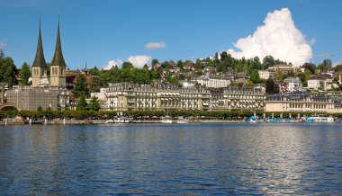 İsviçre 'deki Lucerne Gölü de Vierwaldstaetter See in Swiss - LUCERNE ŞEHRİ, SWitzERLAND - 16 AĞUSTOS 2020