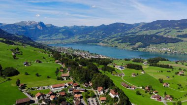 İsviçre 'deki tipik manzara - İsviçre Alpleri - seyahat fotoğrafçılığı