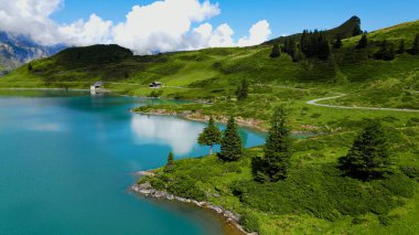İsviçre Alplerinde tatil için harika bir yer - hava manzarası - seyahat fotoğrafçılığı