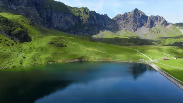 위쪽에서 스위스 알프스 의경이로운 위에서 스위스의 프루트 — 비디오