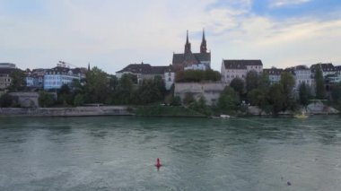 İsviçre 'deki Basel şehri ve Ren Nehri - hava manzarası - seyahat görüntüleri