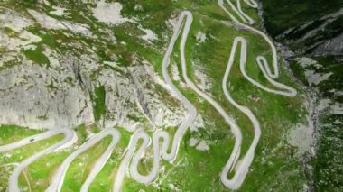 İsviçre 'deki Gotthard Pass Caddesi - seyahat görüntüleri