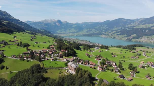 마을들을 여행하는 아름다운 스위스 알프스 — 비디오