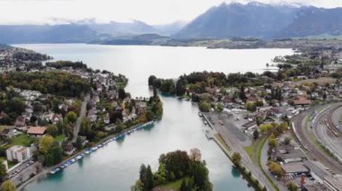 İsviçre 'deki Thun şehrinin hava manzarası