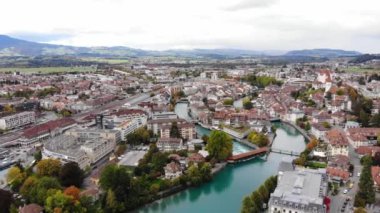 İsviçre 'deki Thun şehrinin hava manzarası