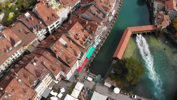 Letecký pohled na město Thun ve Švýcarsku — Stock video