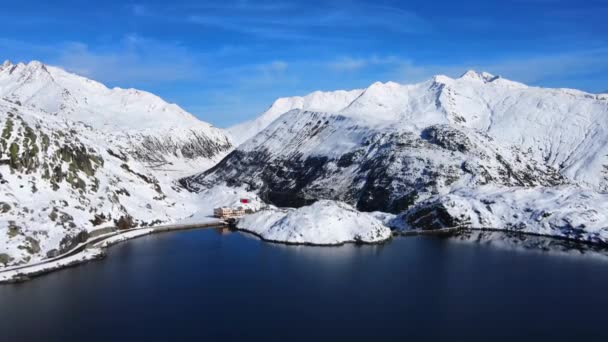 Uitzicht vanuit de lucht over een prachtige gletsjer in Zwitserland — Stockvideo