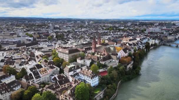 Uitzicht vanuit de lucht over de stad Bazel Zwitserland en de Rijn — Stockvideo