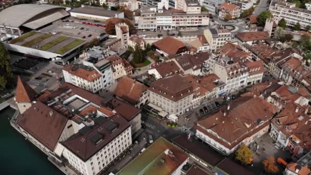Letecký pohled na město Thun ve Švýcarsku — Stock video