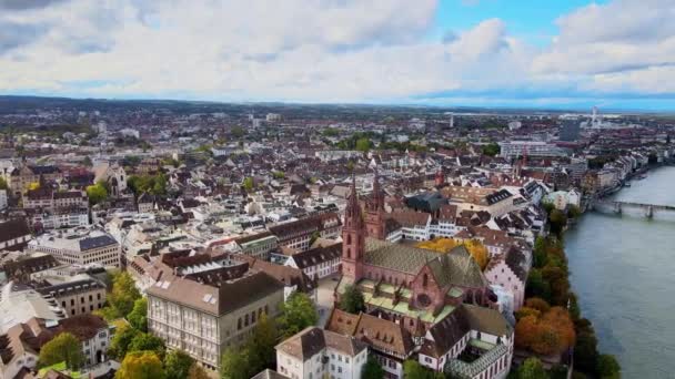 Uitzicht vanuit de lucht over de stad Bazel Zwitserland en de Rijn — Stockvideo