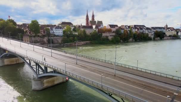 Vista aérea sobre la ciudad de Basilea Suiza y el río Rin — Vídeos de Stock