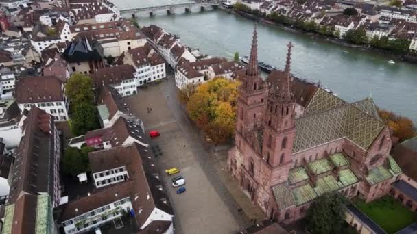 Basel İsviçre ve Katedral üzerinde hava manzarası — Stok video