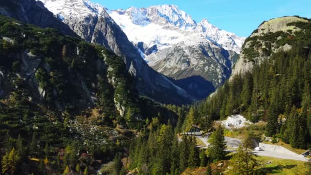 Lo straordinario paesaggio delle Alpi svizzere in Svizzera — Video Stock