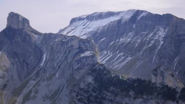 İsviçre Alpleri 'nin muhteşem panoramik manzarası
