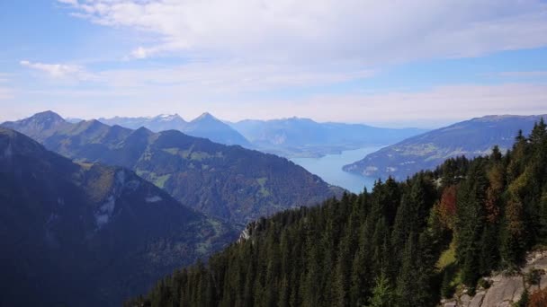 Het prachtige landschap in de Zwitserse Alpen — Stockvideo