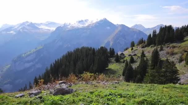 Die wunderbare Landschaft in den Schweizer Alpen — Stockvideo