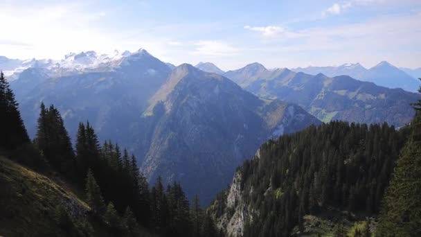 Die wunderbare Landschaft in den Schweizer Alpen — Stockvideo