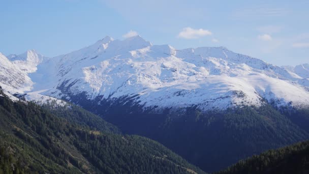 Maravillosa vista panorámica de los Alpes suizos — Vídeos de Stock