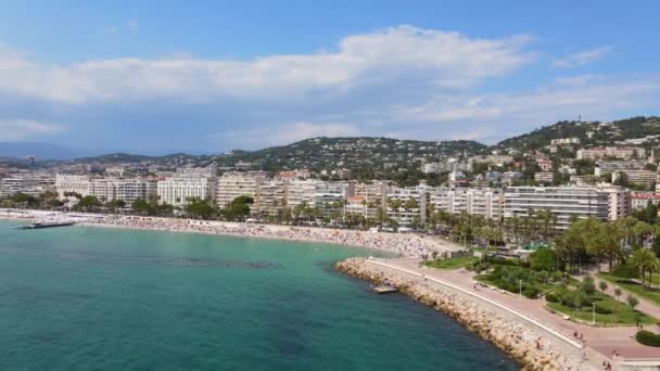 Słynne plaże Riwiery Francuskiej w mieście Cannes — Wideo stockowe