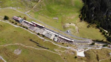 İsviçre 'deki Schynige Platte Dağı' ndaki ünlü çarklı tren yolu.