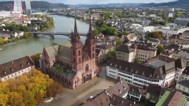 La cathédrale de Bâle dans le quartier historique - vue d'en haut — Video