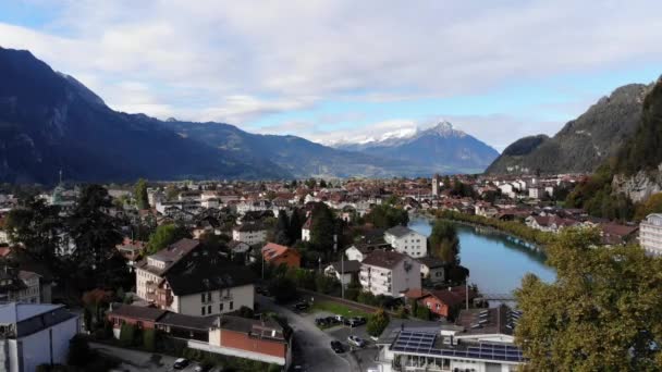 Widok z lotu ptaka na miasto Interlaken w Szwajcarii — Wideo stockowe