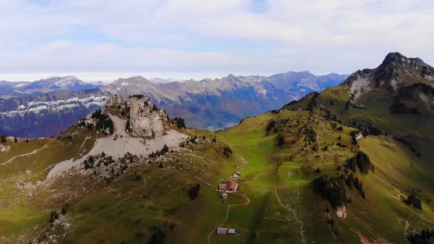 Popularf turist hotspot i de schweiziska Alperna kallas Schynige Platte berg — Stockvideo