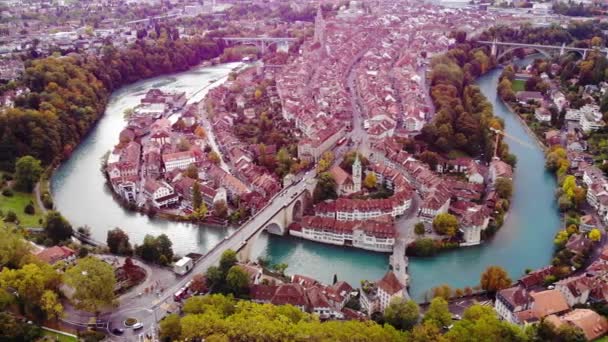 Flygfoto över staden Bern - huvudstad i Schweiz — Stockvideo