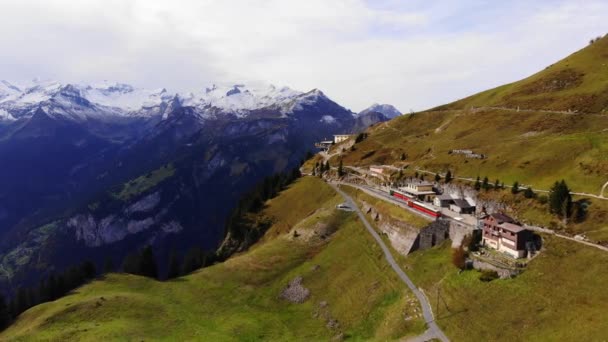 Montagna popolare nelle Alpi svizzere chiamata Schynige Platte in Svizzera — Video Stock