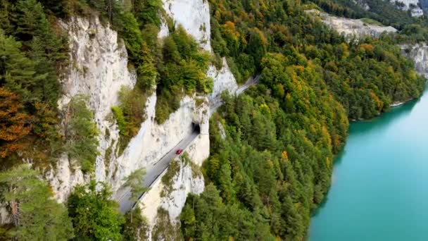 Rua panorâmica ao longo do Lago Thun, na Suíça — Vídeo de Stock