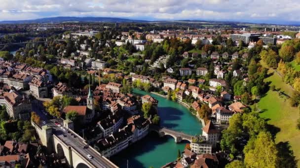 スイスのベルンの歴史地区-首都を見下ろす航空路 — ストック動画