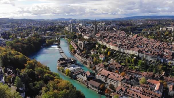 Flygfoto över staden Bern - huvudstad i Schweiz — Stockvideo