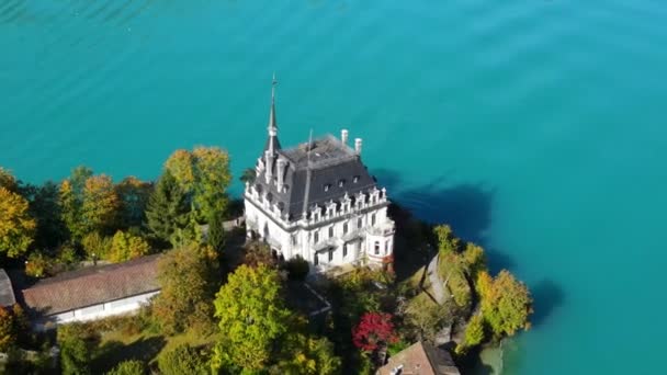 Seeburg kasteel in Iseltwald Zwitserland aan het Brienzermeer — Stockvideo