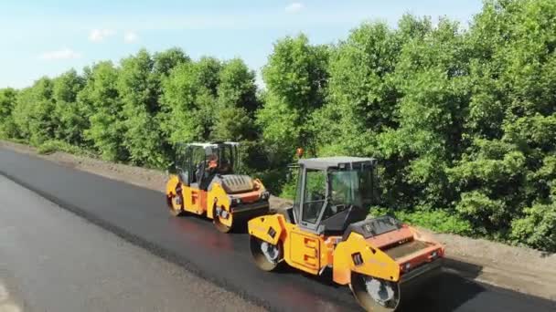 CHERKASSY REGION, UKRAINE - MAY 31, 2018: Aerial view on repair of a highway, the process of laying a new asphalt covering, Road construction works. — Stock Video