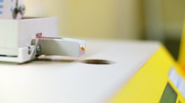 Mısır tohumları laboratuar araştırmaları. farklı tür, seçim Mısır çeşitleri örnekleri. Laboratuvar analiz ve tahıl alanından tanı. Mısır ekimi.
