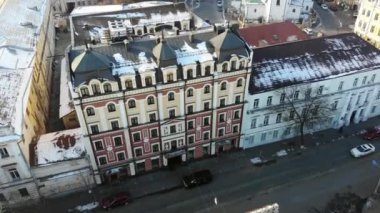 Kiev, Kiev, Ukrayna - 18 Kasım 2018: Havadan görünümü güzel manzara Kiev, antik mimari. kış, karlı, soğuk sabah şehir. güneş ışığı ile sular altında şehir binaları