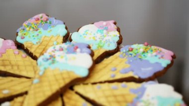 Çocuk Doğum çikolata. yakın çekim, çok renkli lolipop, şekerleme, bisküvi, kek, tatlı dekorasyon çocuk partileri ve çocuk yıldönümleri için.