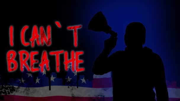 Animación. silueta negra del manifestante sostiene un megáfono, grita eslogan - No puedo respirar. Fondo de bandera de Estados Unidos. Protestas en apoyo de los derechos y libertades de los negros en Estados Unidos y Europa — Vídeo de stock